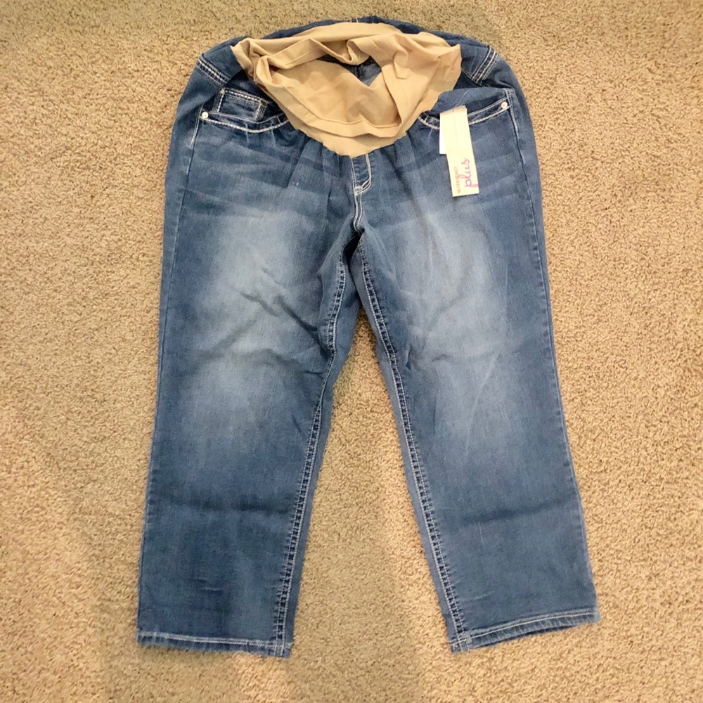 Plus Size NWT Maternity Capris
